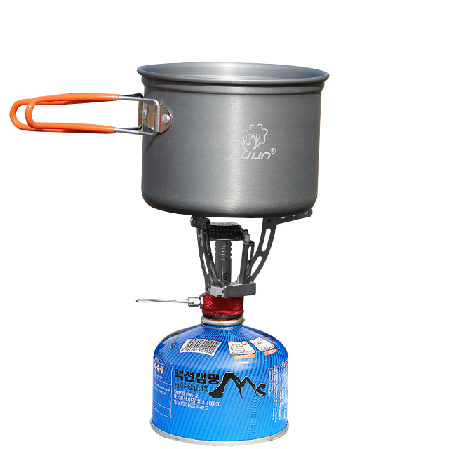 Рюкзак в походе с портативной газовой плитой 