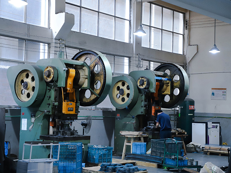 По статистике достиг вершины горы Джомолан...